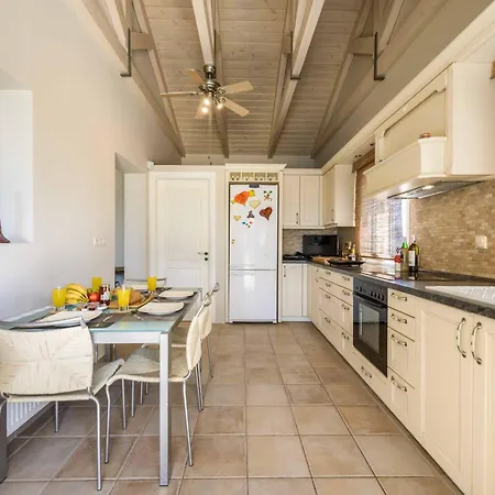 Anemos Lakithra Villa